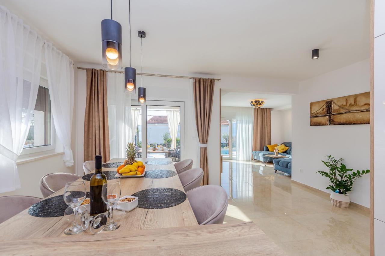Holiday House Villa Andro Pinezići Kültér fotó