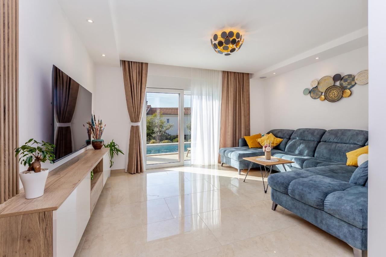 Holiday House Villa Andro Pinezići Kültér fotó