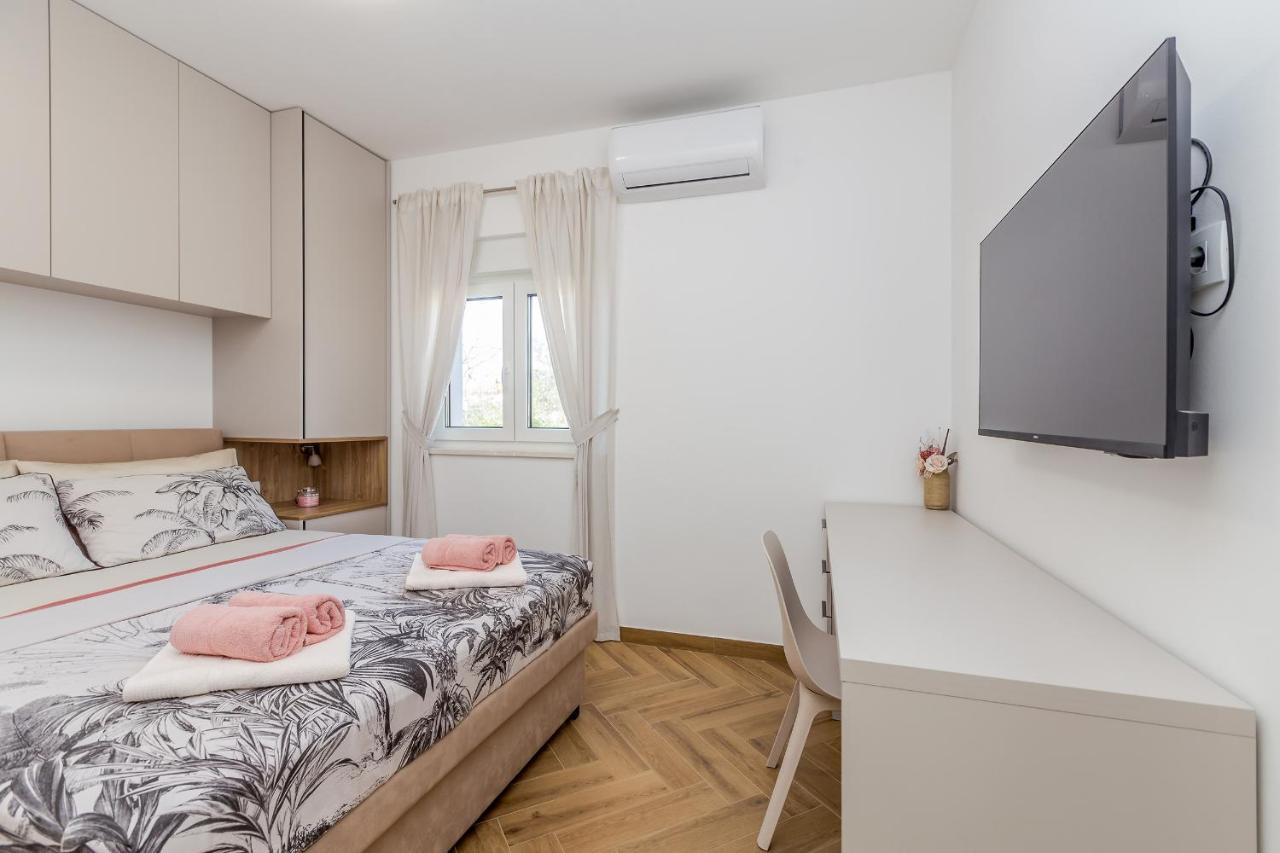 Holiday House Villa Andro Pinezići Kültér fotó